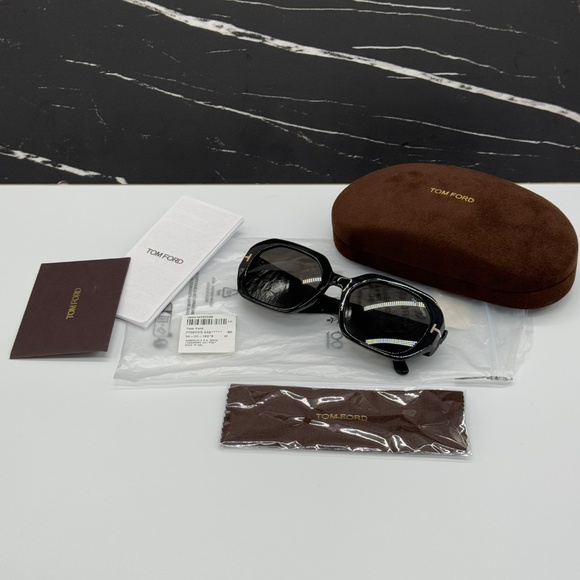 NEW TOM FORD TF917 01A WOMEN SQUARE SUNGLASSES TOM FORD VERONIQUE-02 FT0917/S - Picture 10 of 10